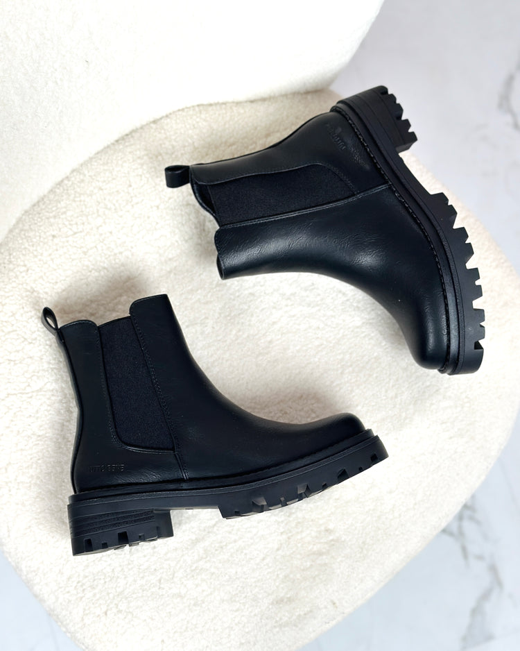 Benne Black Boots