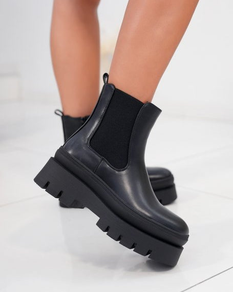 Best Chelsea Boots - Black