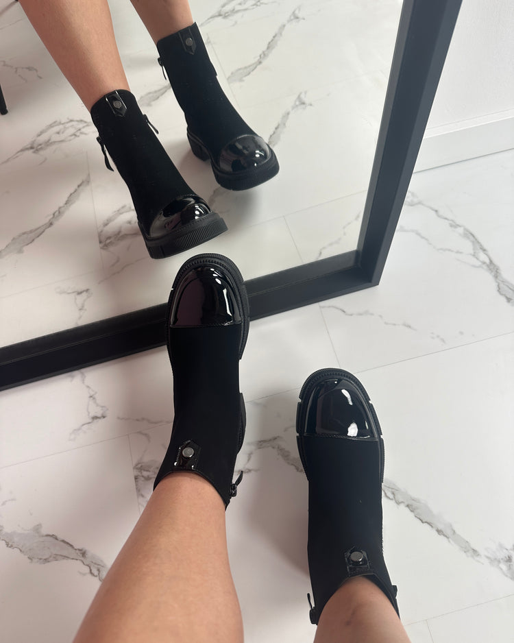 Main Black Boots
