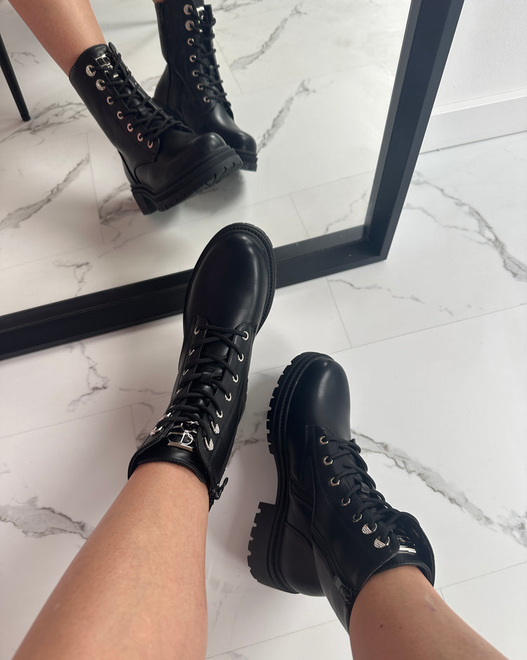 Sarina Black Boots