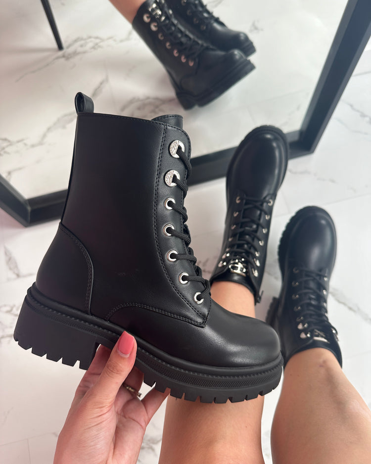 Sarina Black Boots