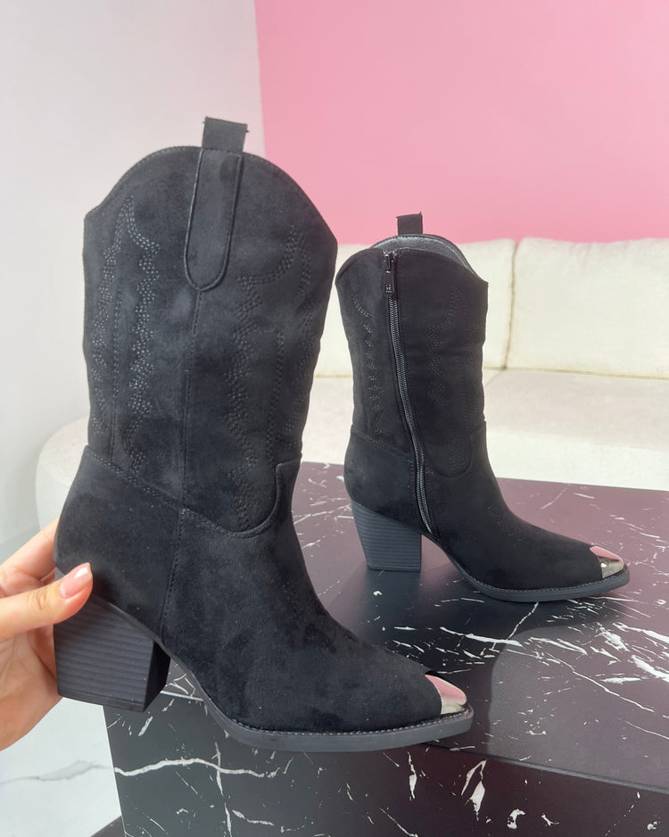 Roan Black Boots