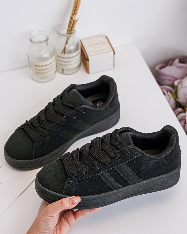 Viral All Black Sneaker