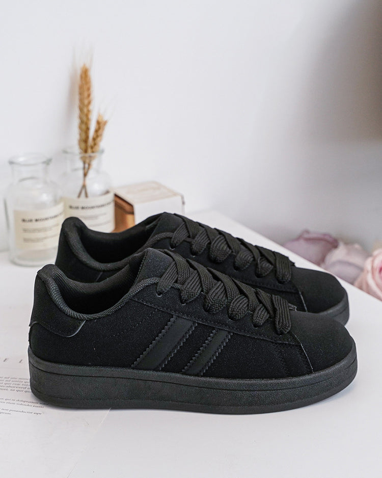 Viral All Black Sneaker