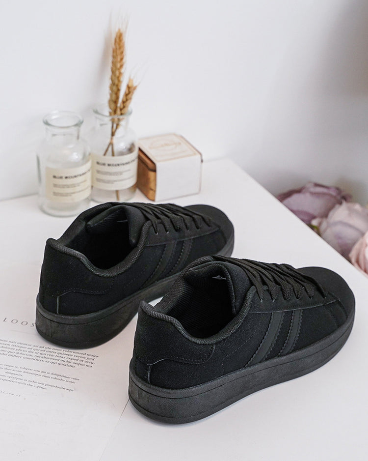 Viral All Black Sneaker