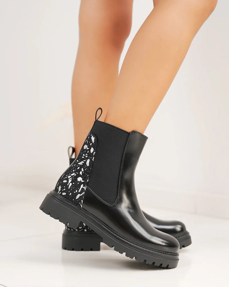 Loîs - Black Chelsea Boots – Dark Detail