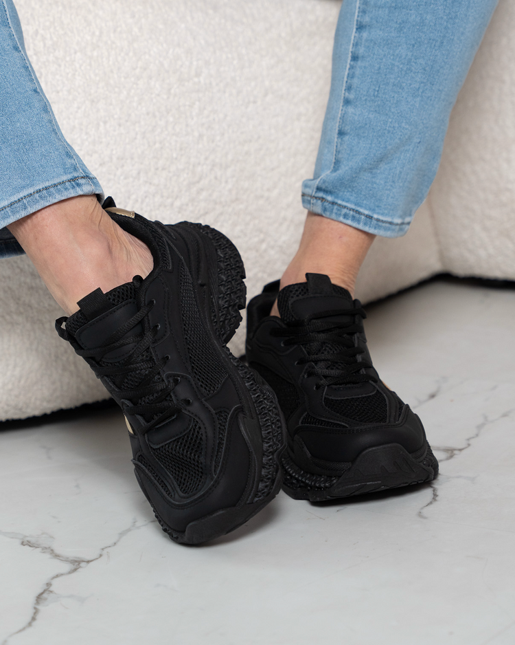 Cloud Chunky Black Sneaker