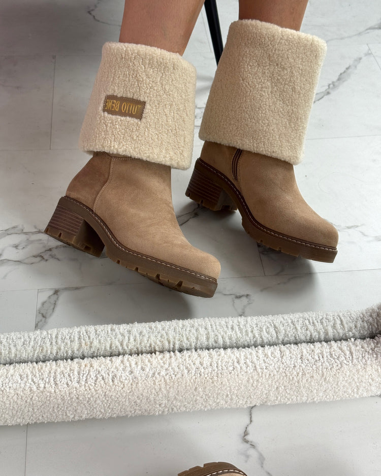 Tutto Cover Beige Boots