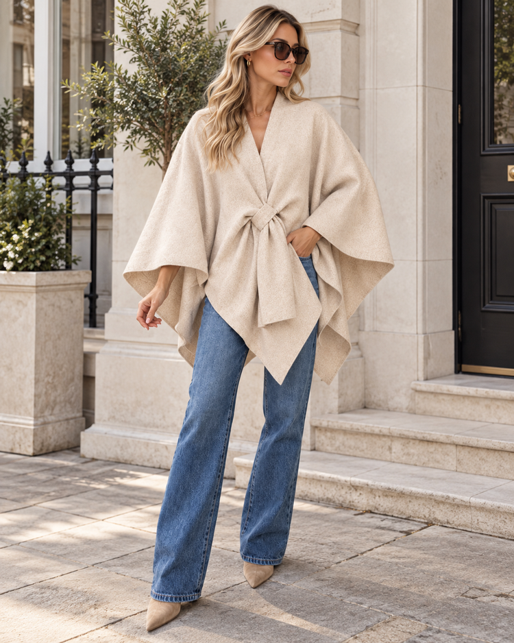 Knot Poncho in Beige – lifestyle