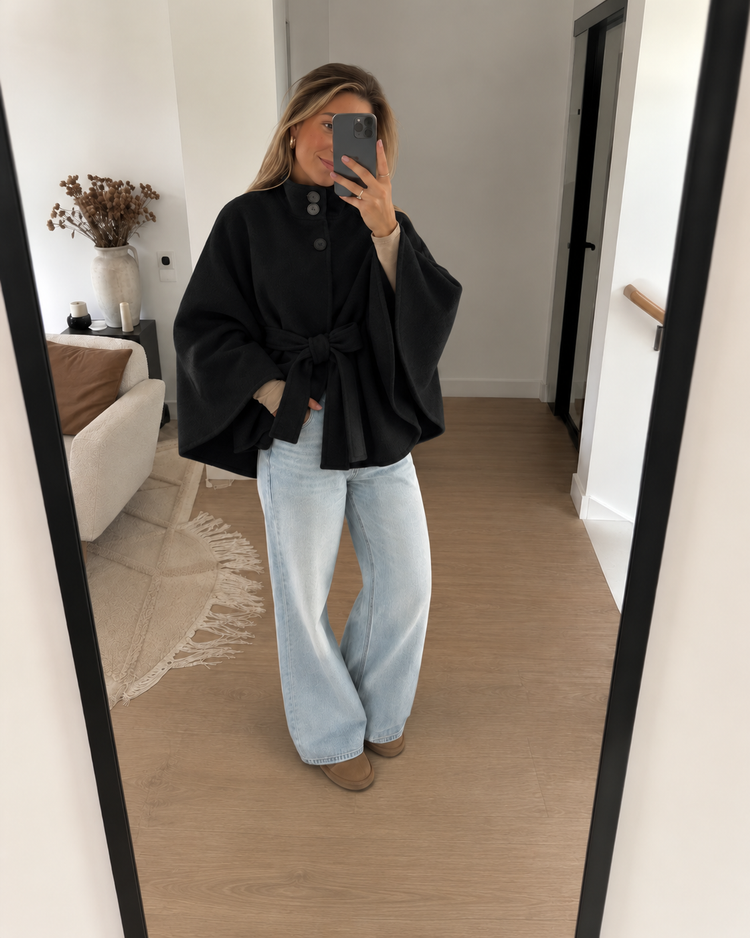 Poncho Chaira in Black – spiegelselfie
