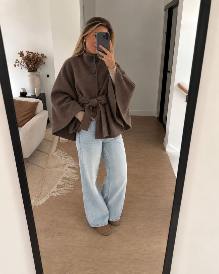 Poncho Chaira in Brown – spiegelselfie