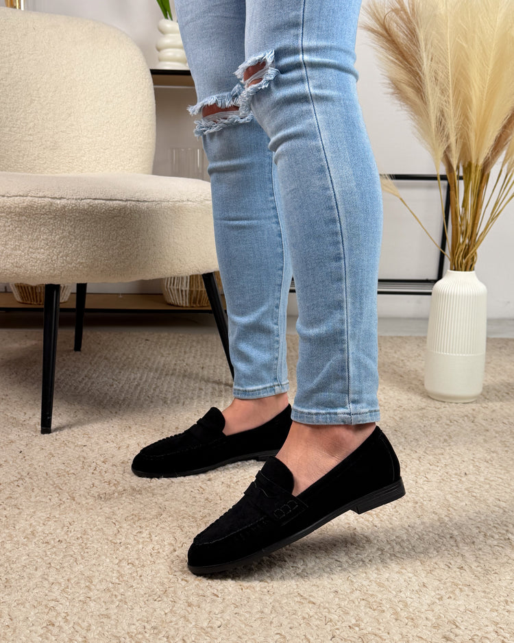 Badge Black Loafer