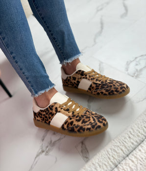 Elise Leo Sneaker