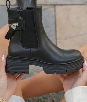 Chelsea Ankle Boots Black with Zipper Detail
