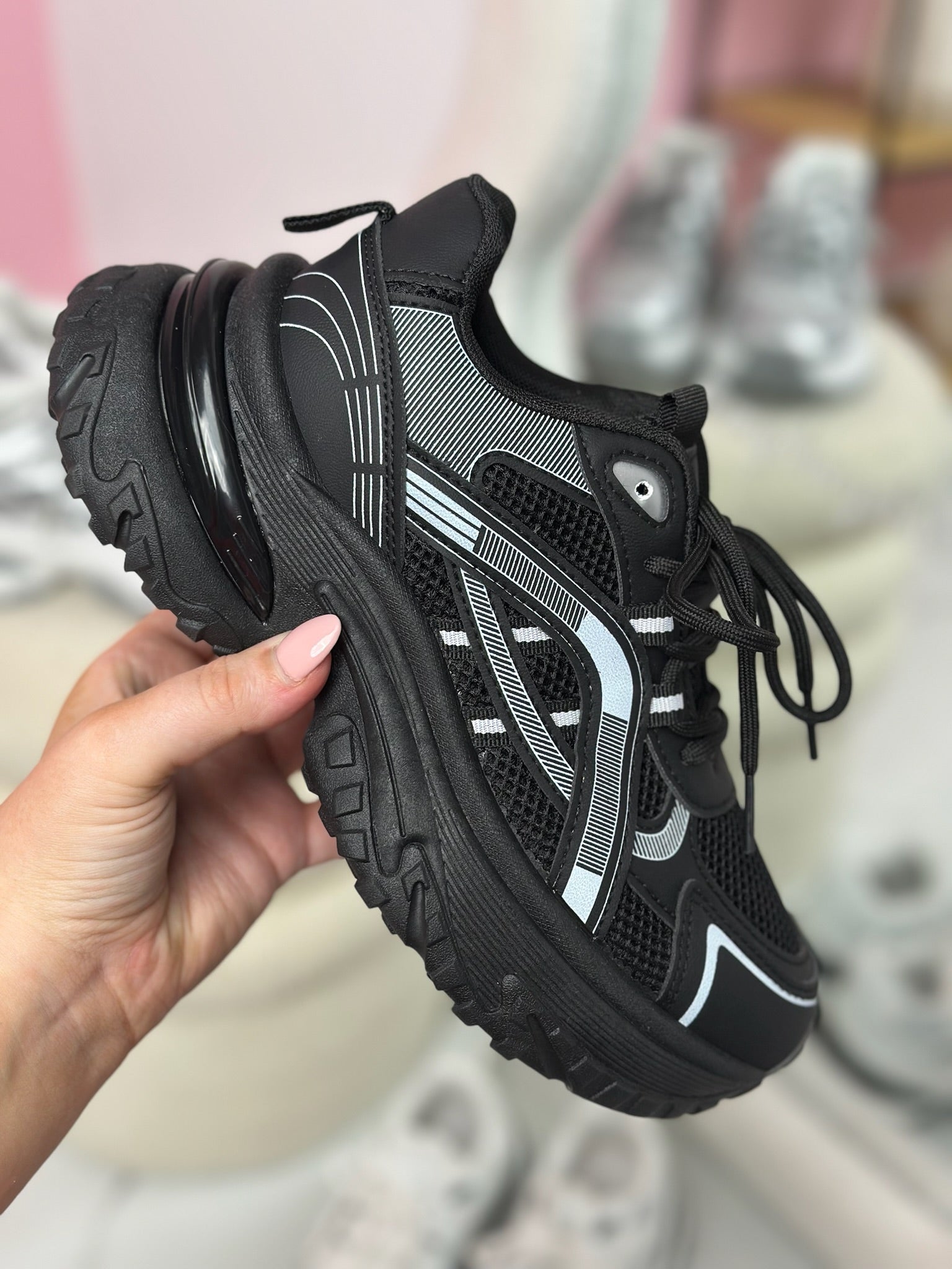 318 Black Sneaker