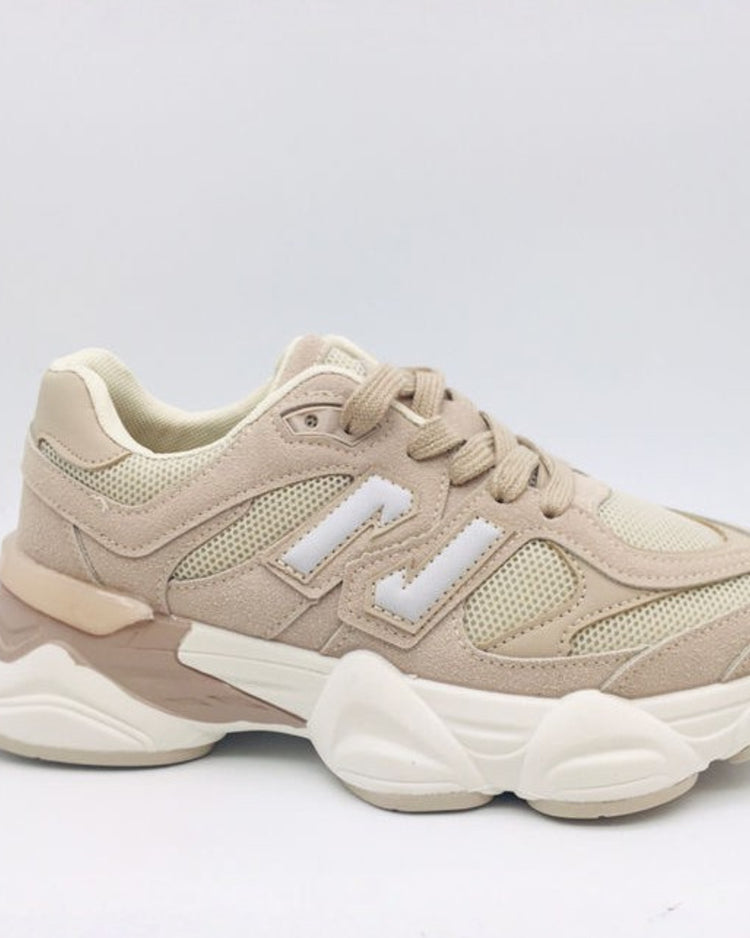 11 Beige Sneaker
