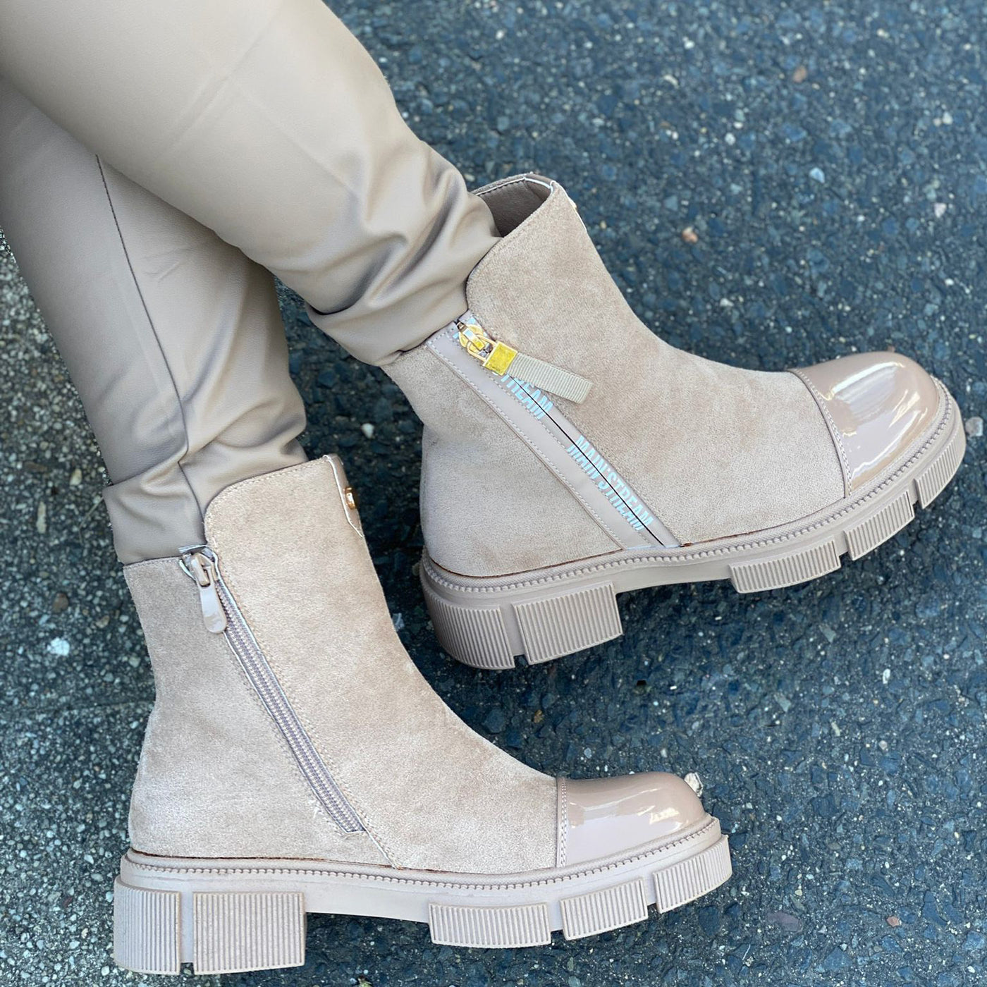 Main Taupe Boots