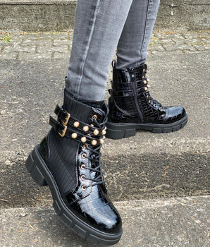 A-722 Black Boots
