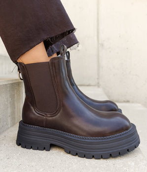 Yvanka Brown Boots