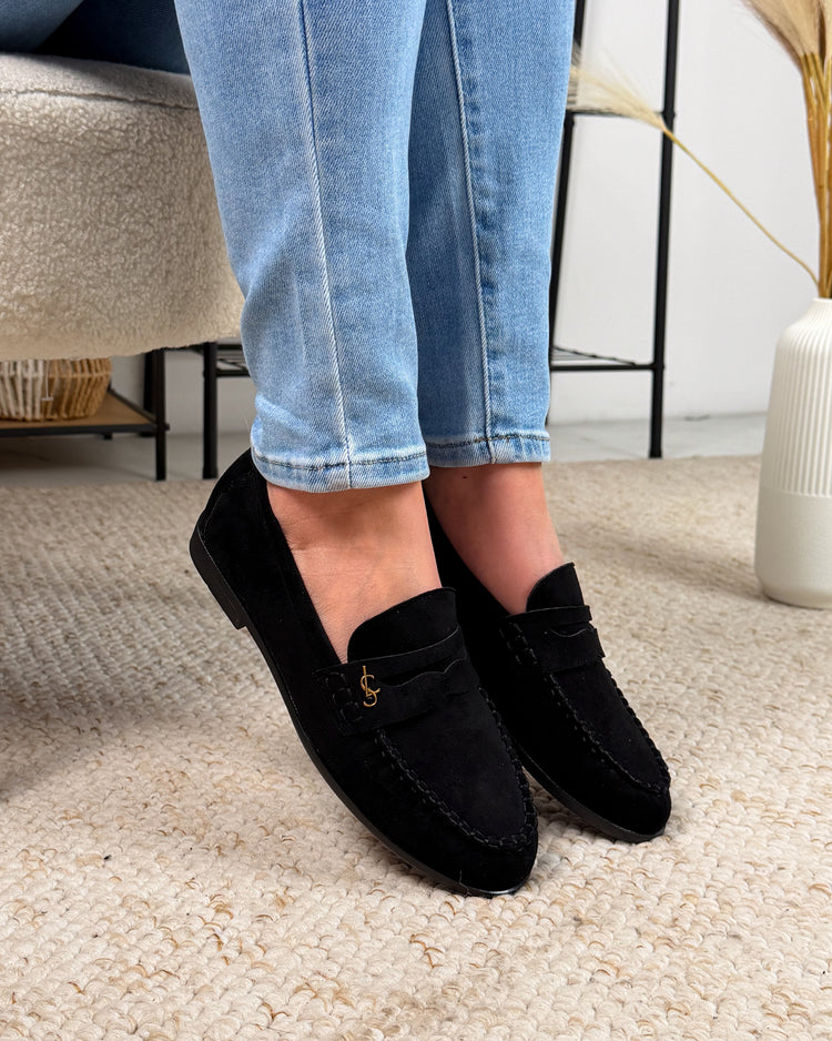 Badge Black Loafer