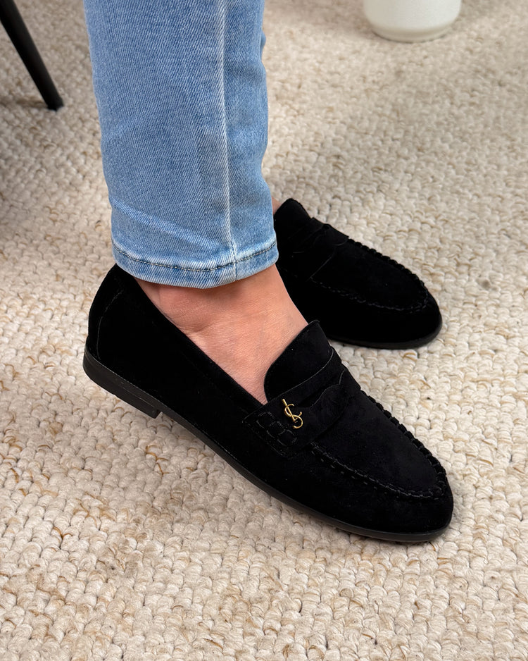 Badge Black Loafer