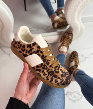 Elise Leo Sneaker