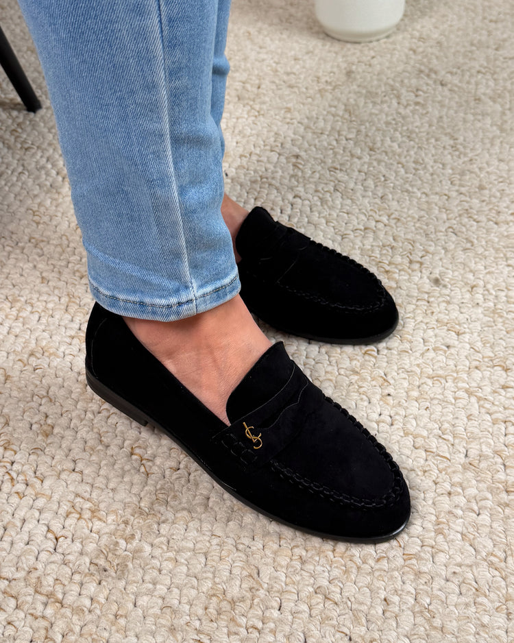 Badge Black Loafer