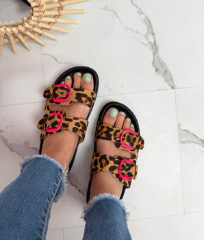 Rikki Fuchsia Slides