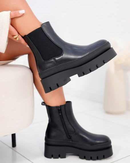 Best Chelsea Boots - Black
