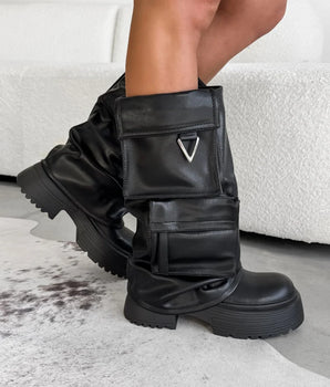 Pocket Black boots