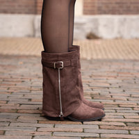 Cover Clasp Brown Boots