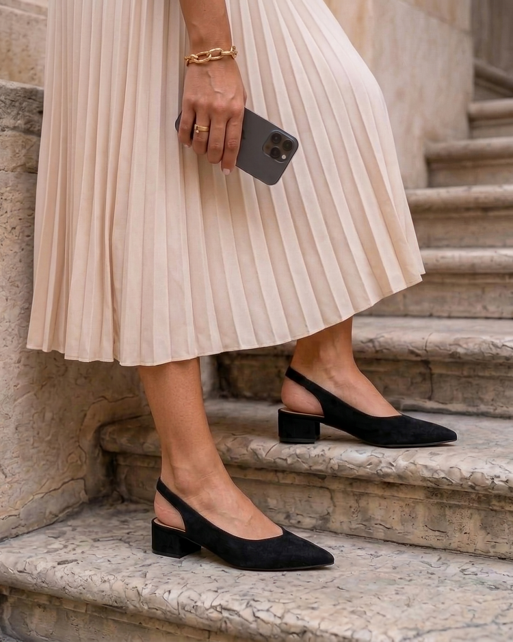 Claudia Black Blokhak
