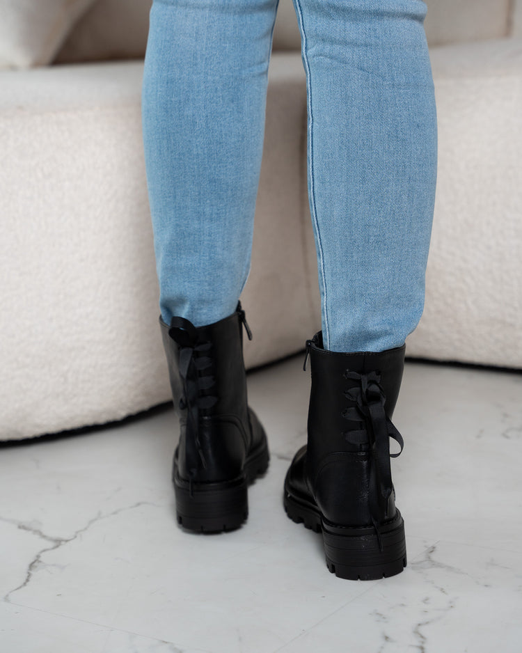 Bow Black Boots