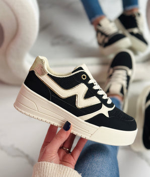 Delia Black Sneaker