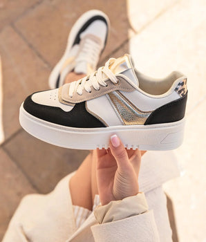 2165 Schwarzer Sneaker