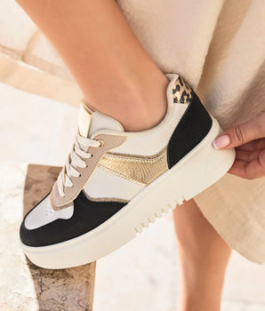 2165 Schwarzer Sneaker
