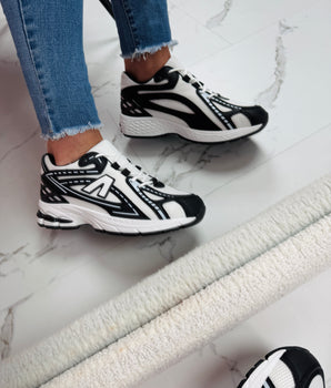 Nadine Black Sneaker