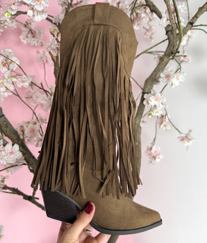 Hohe Braun Stiefel mit Fringles