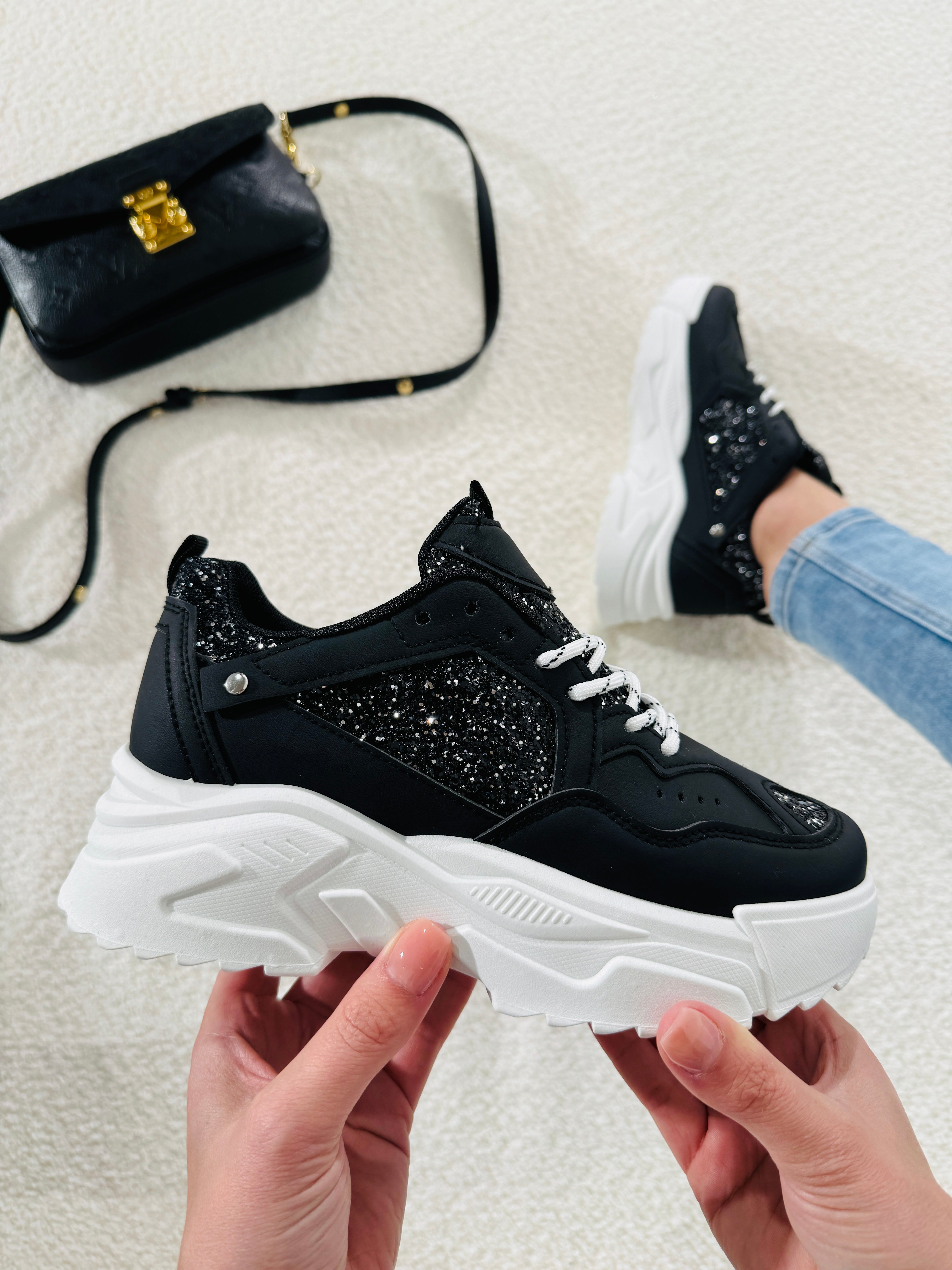 Zohra Black Sneaker