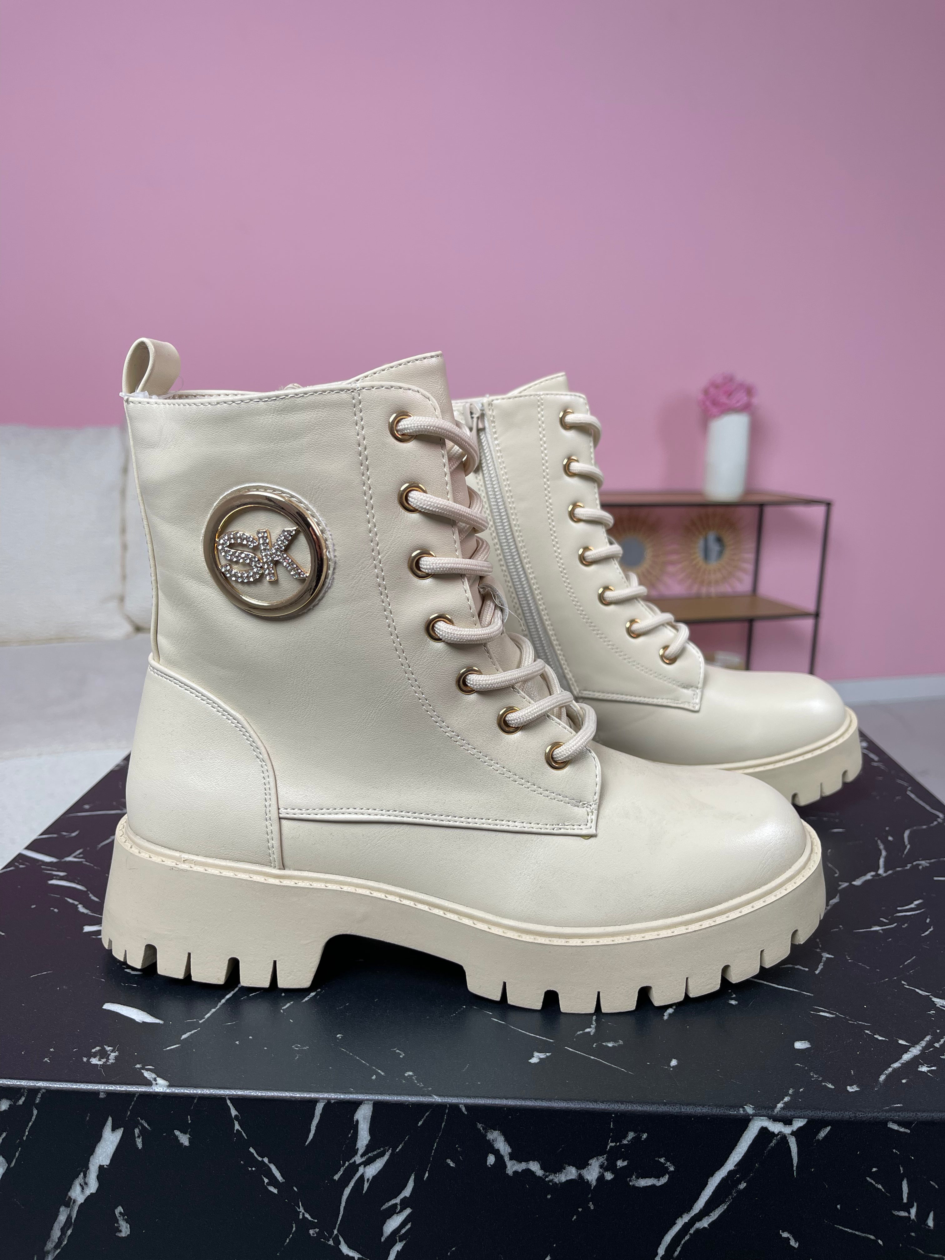 11 Beige Boots