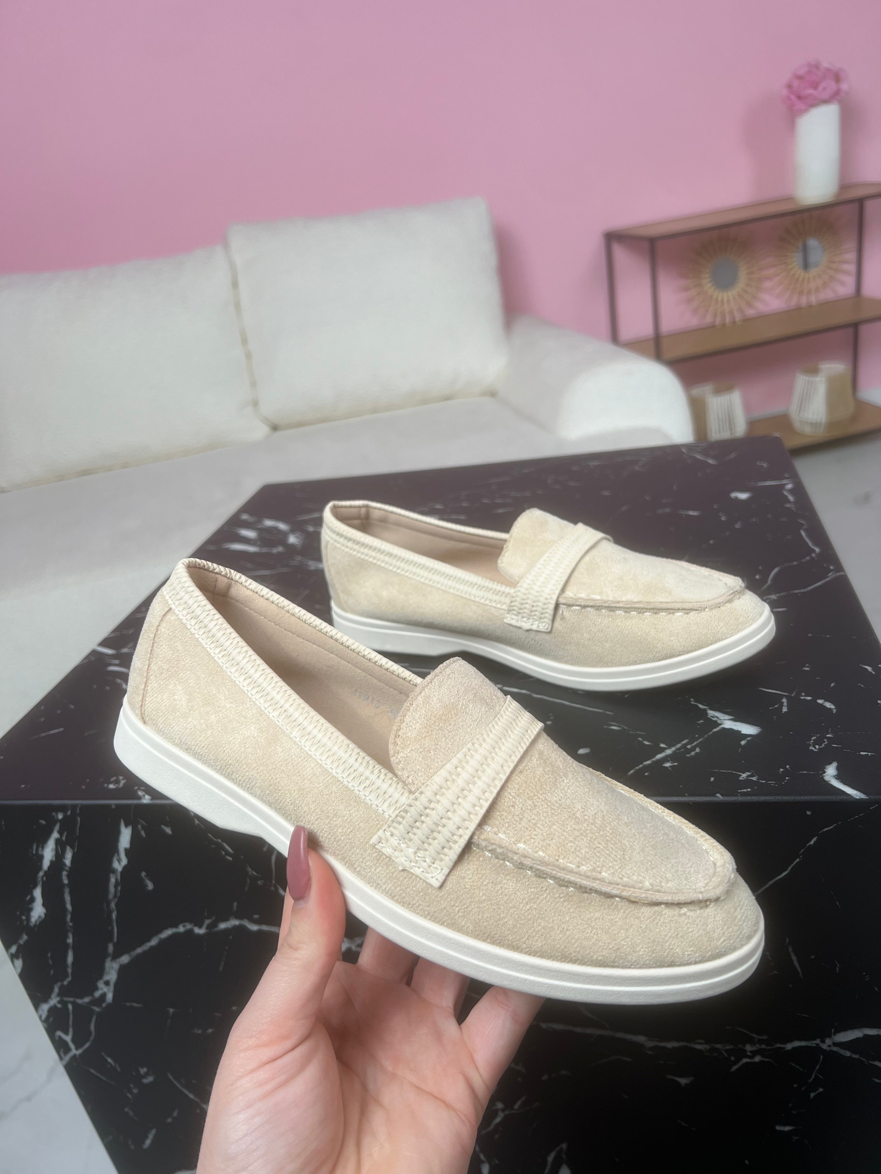 1913 Beige Loafer