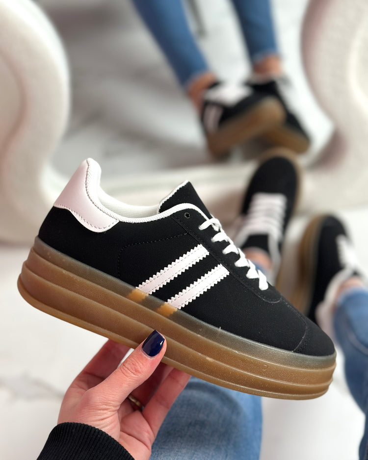Margrit Black Sneaker