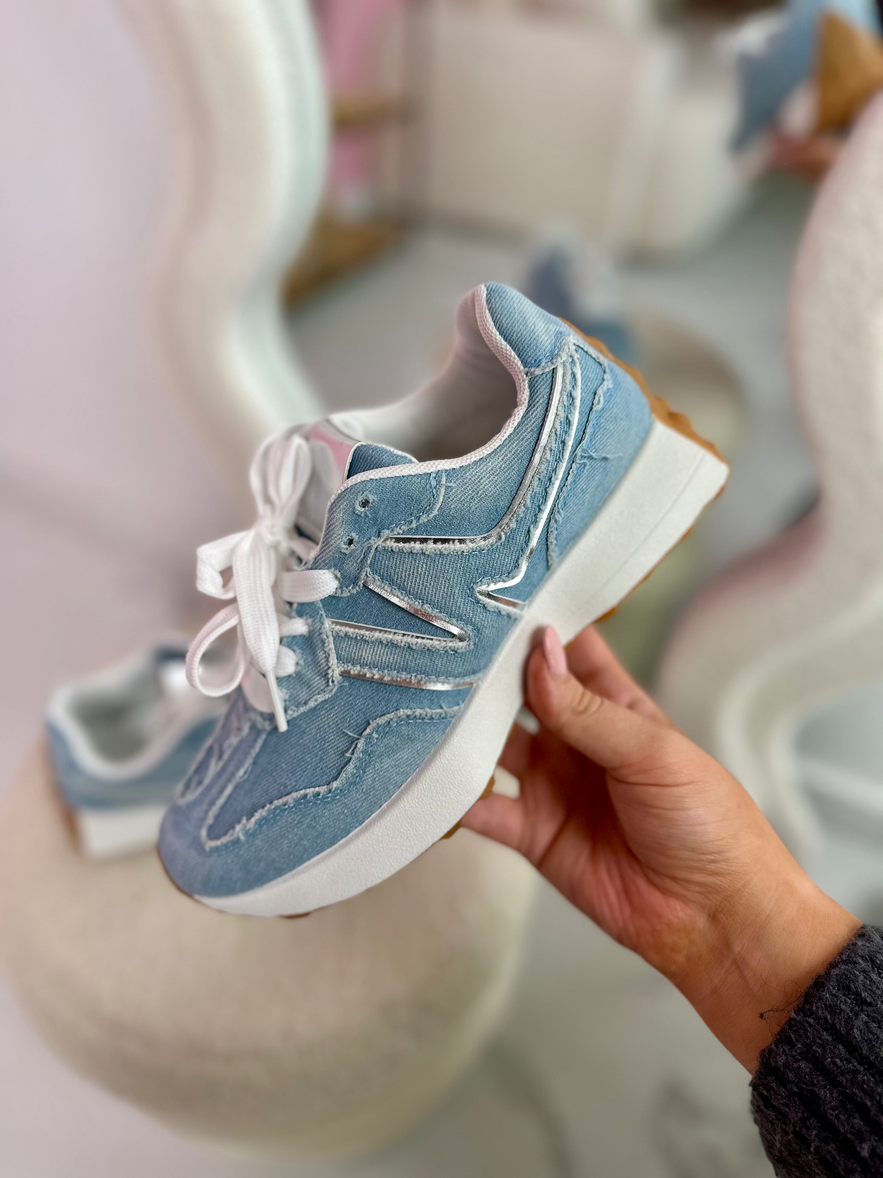 Viola Blue Sneaker