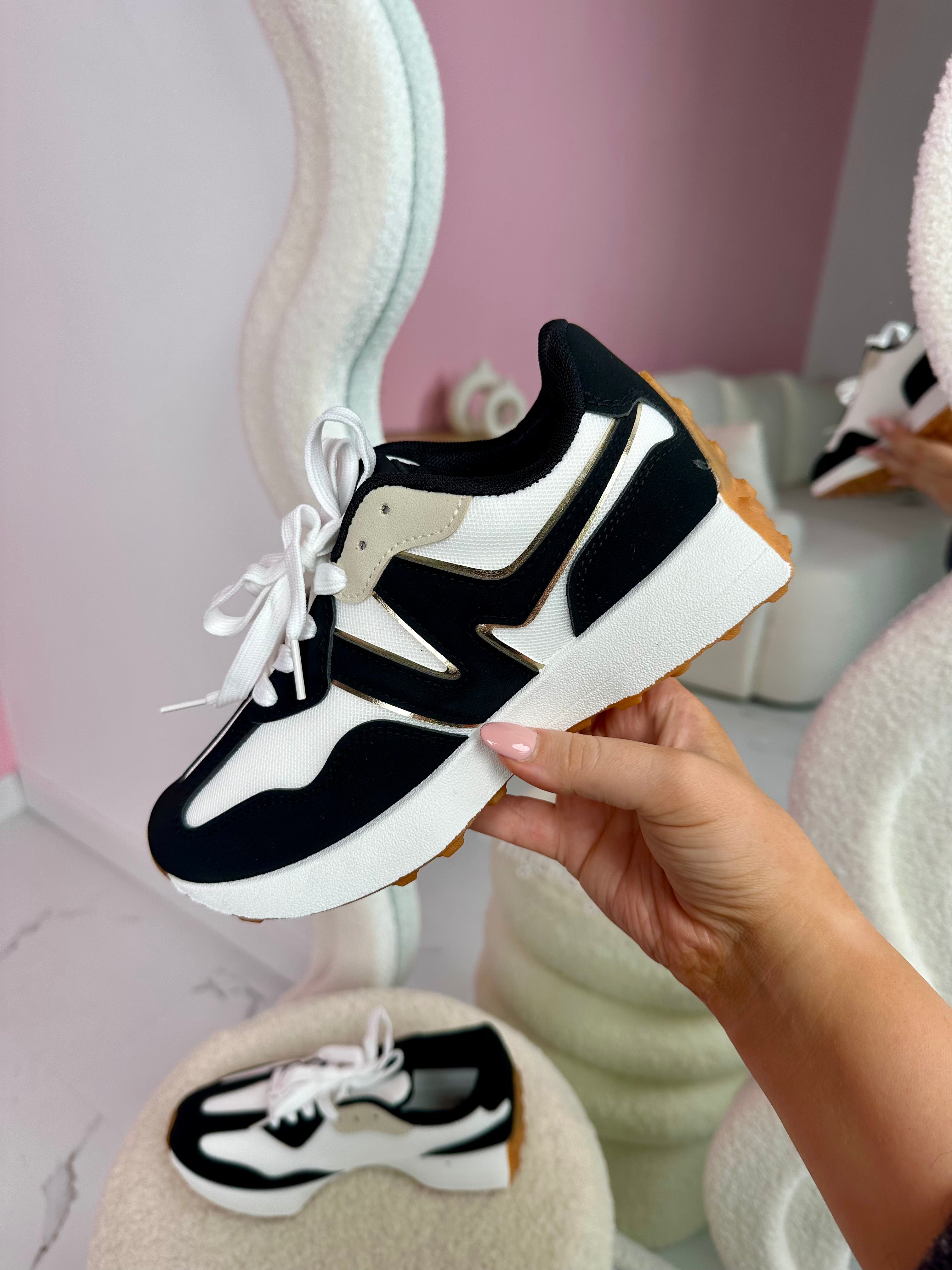 Viola Black Sneaker