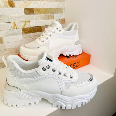 Lynn White Sneaker