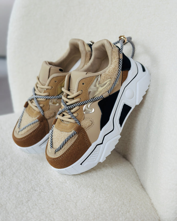 June Black Sneaker