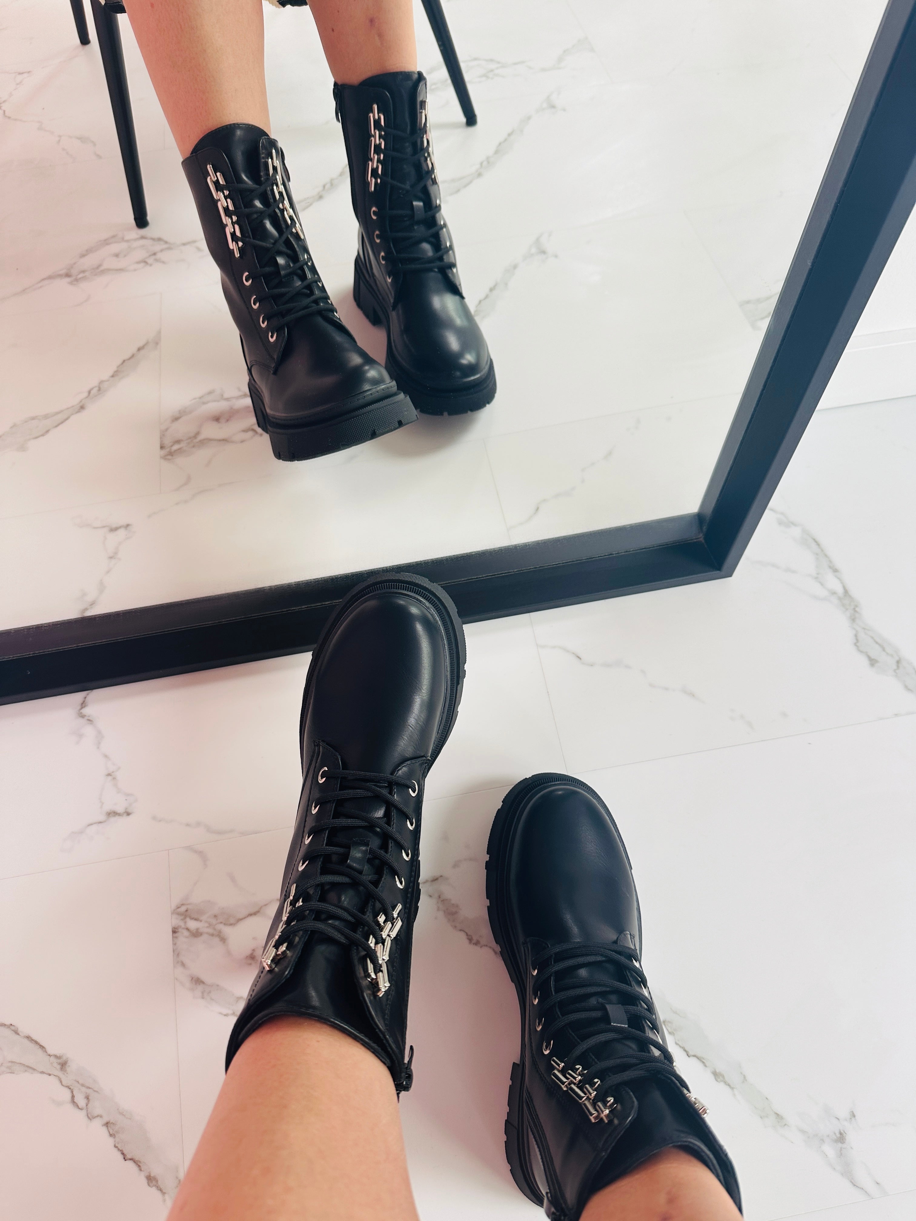 Bottes noires Alina