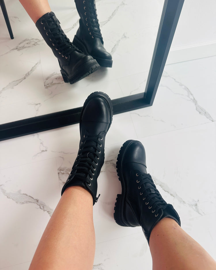Anaïs Black Lace-up Boots