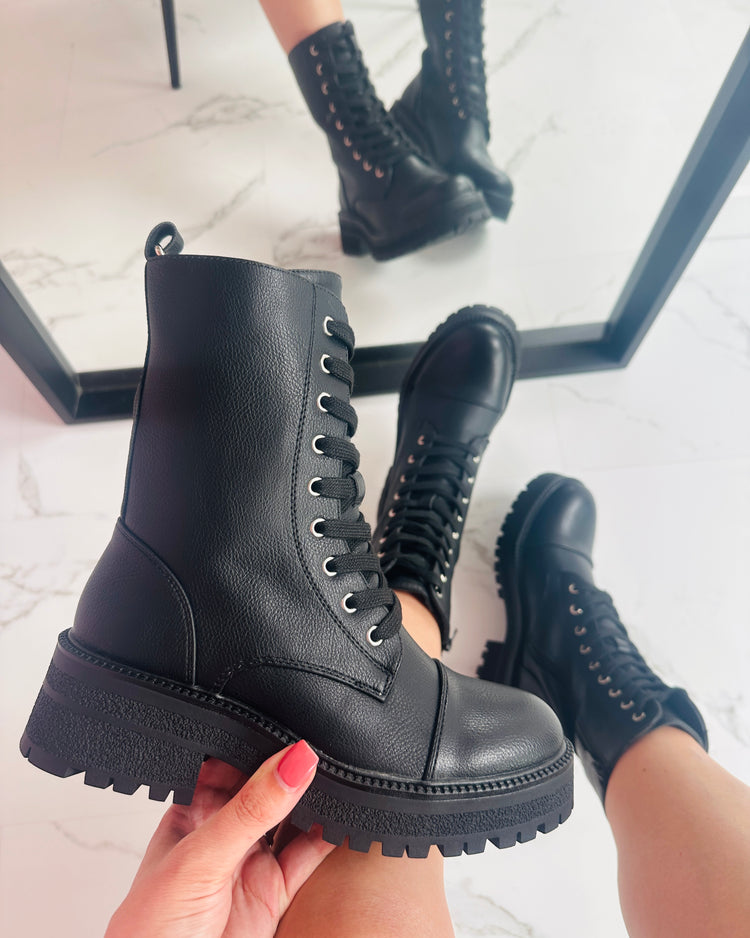 Anaïs Black Lace-up Boots