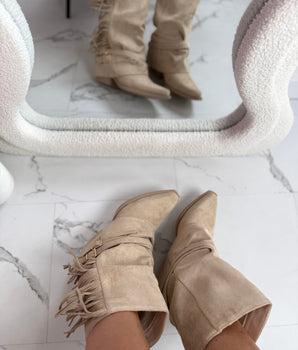 Cody Fringle Beige Boots
